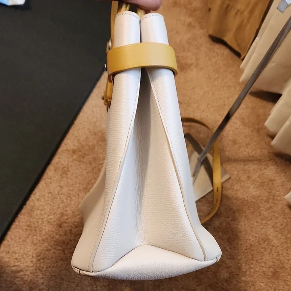 Burberry Banner Leather Tote Bag in Ivory with Tan leather details - Picture 14 of 16